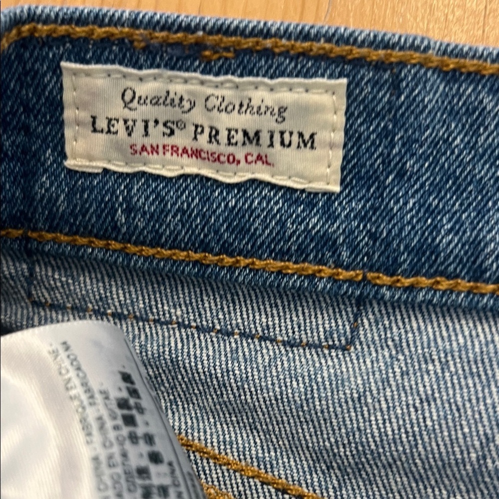 Levi's Two-Tone Blue Straight Leg Jeans - Picture 4 of 8